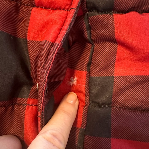 Natural Reflections Women’s Red/Black Checkered Puffer vest Size S/P - Picture 4 of 9